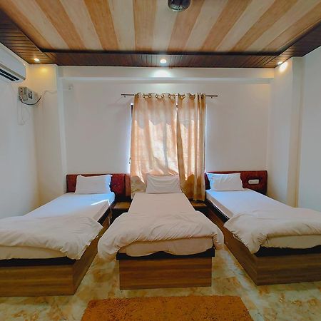 Elegance Hotel And Banquet Ayodhya Ngoại thất bức ảnh