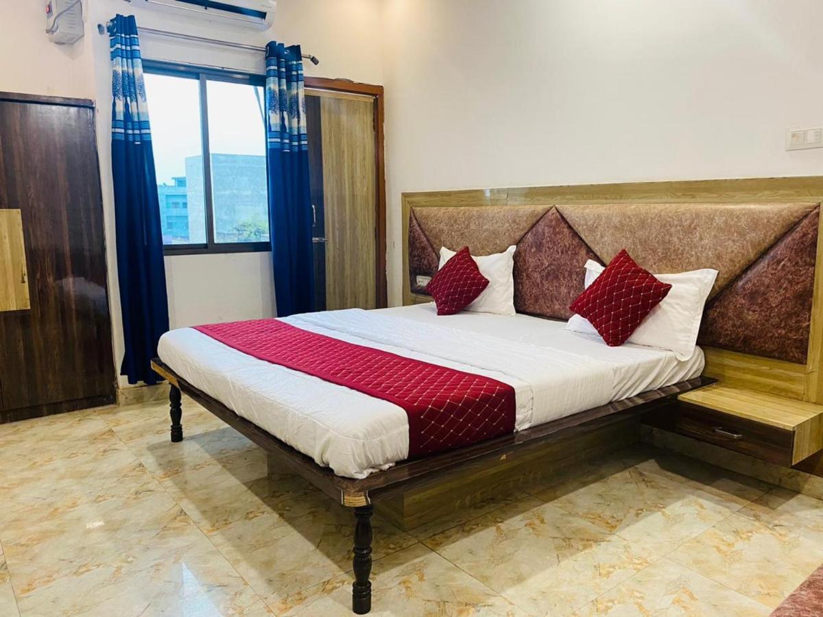 Elegance Hotel And Banquet Ayodhya Ngoại thất bức ảnh