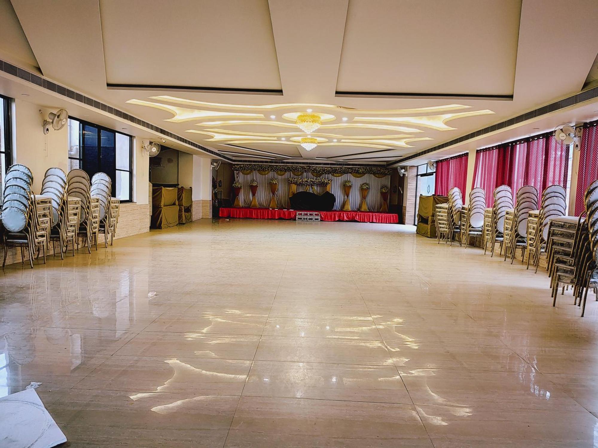 Elegance Hotel And Banquet Ayodhya Ngoại thất bức ảnh