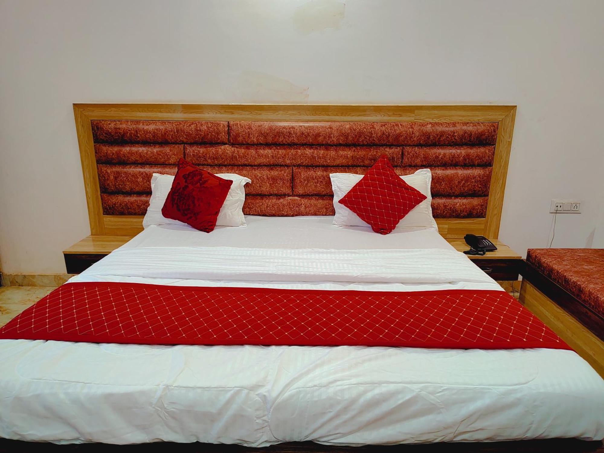 Elegance Hotel And Banquet Ayodhya Ngoại thất bức ảnh