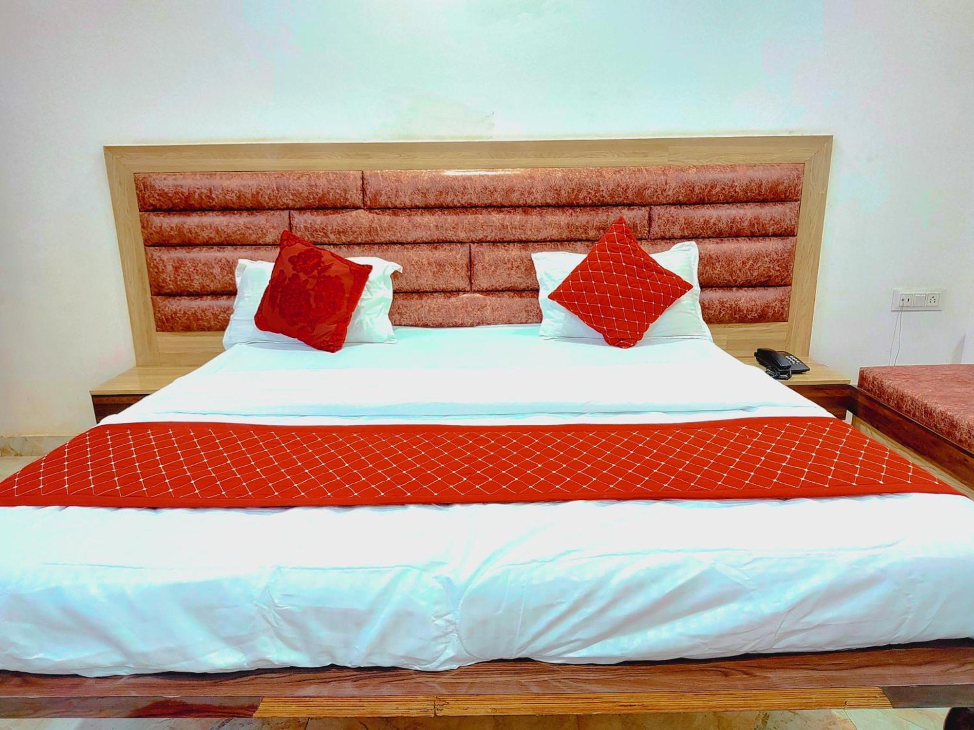Elegance Hotel And Banquet Ayodhya Ngoại thất bức ảnh