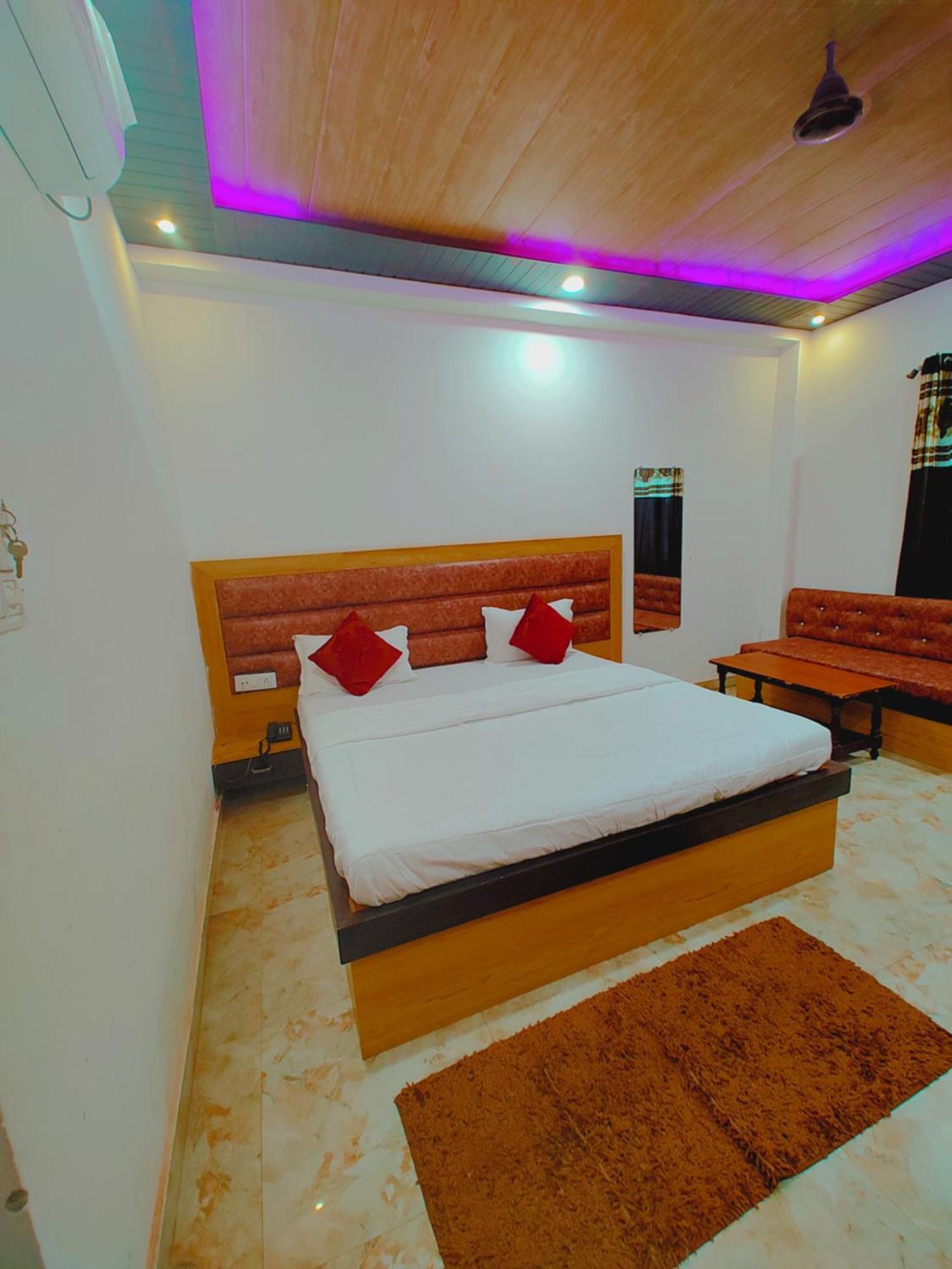 Elegance Hotel And Banquet Ayodhya Ngoại thất bức ảnh