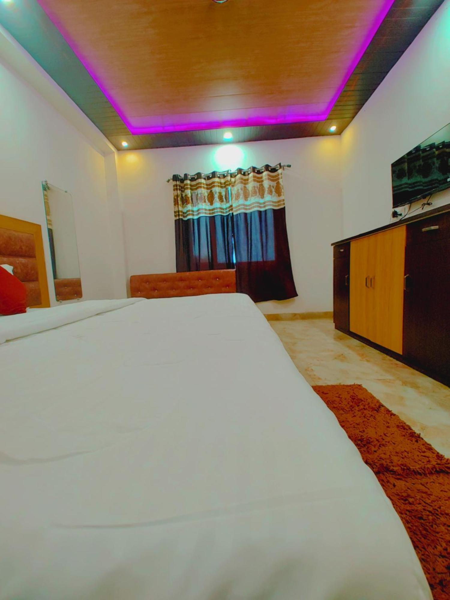 Elegance Hotel And Banquet Ayodhya Ngoại thất bức ảnh