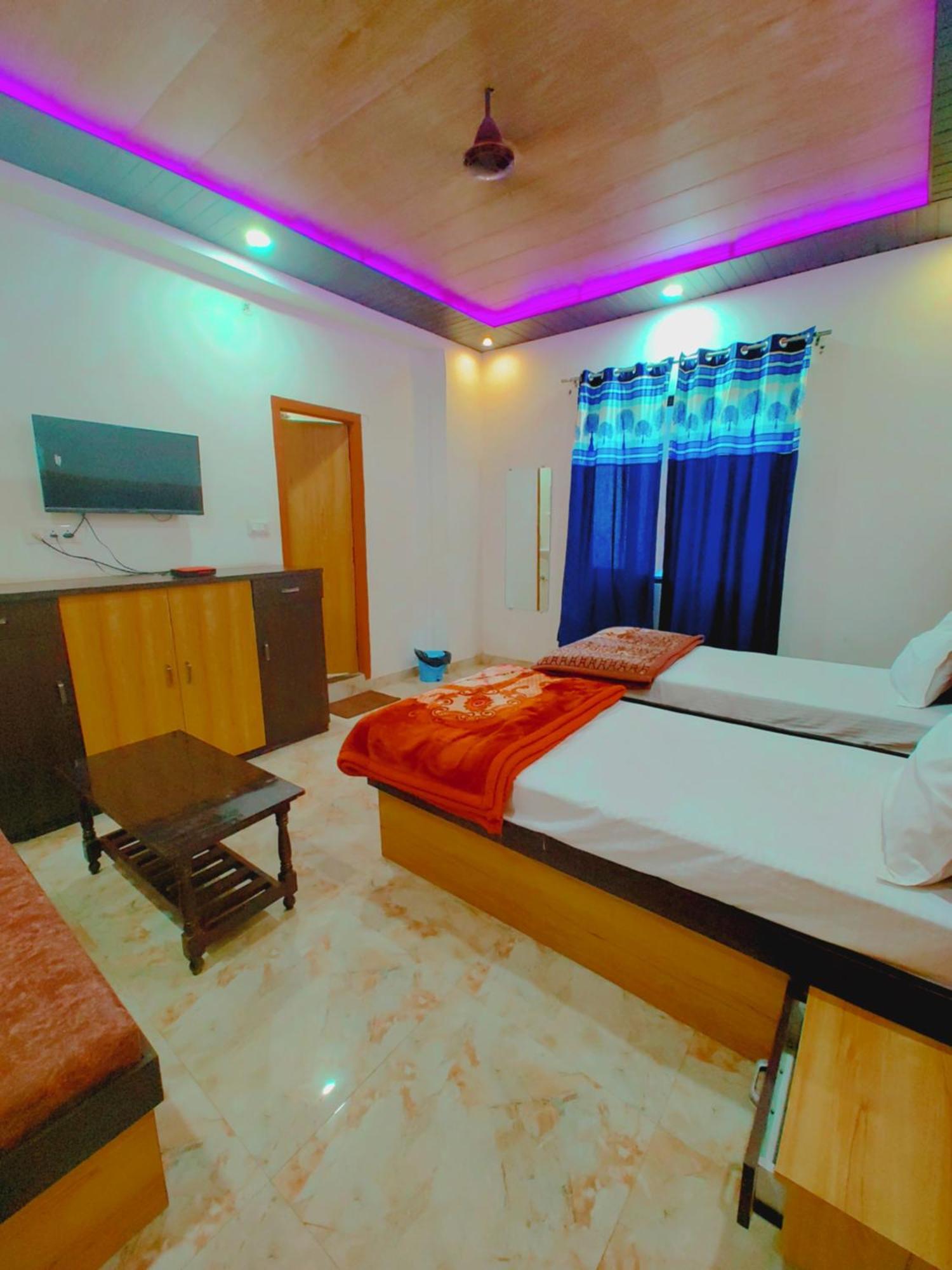 Elegance Hotel And Banquet Ayodhya Ngoại thất bức ảnh