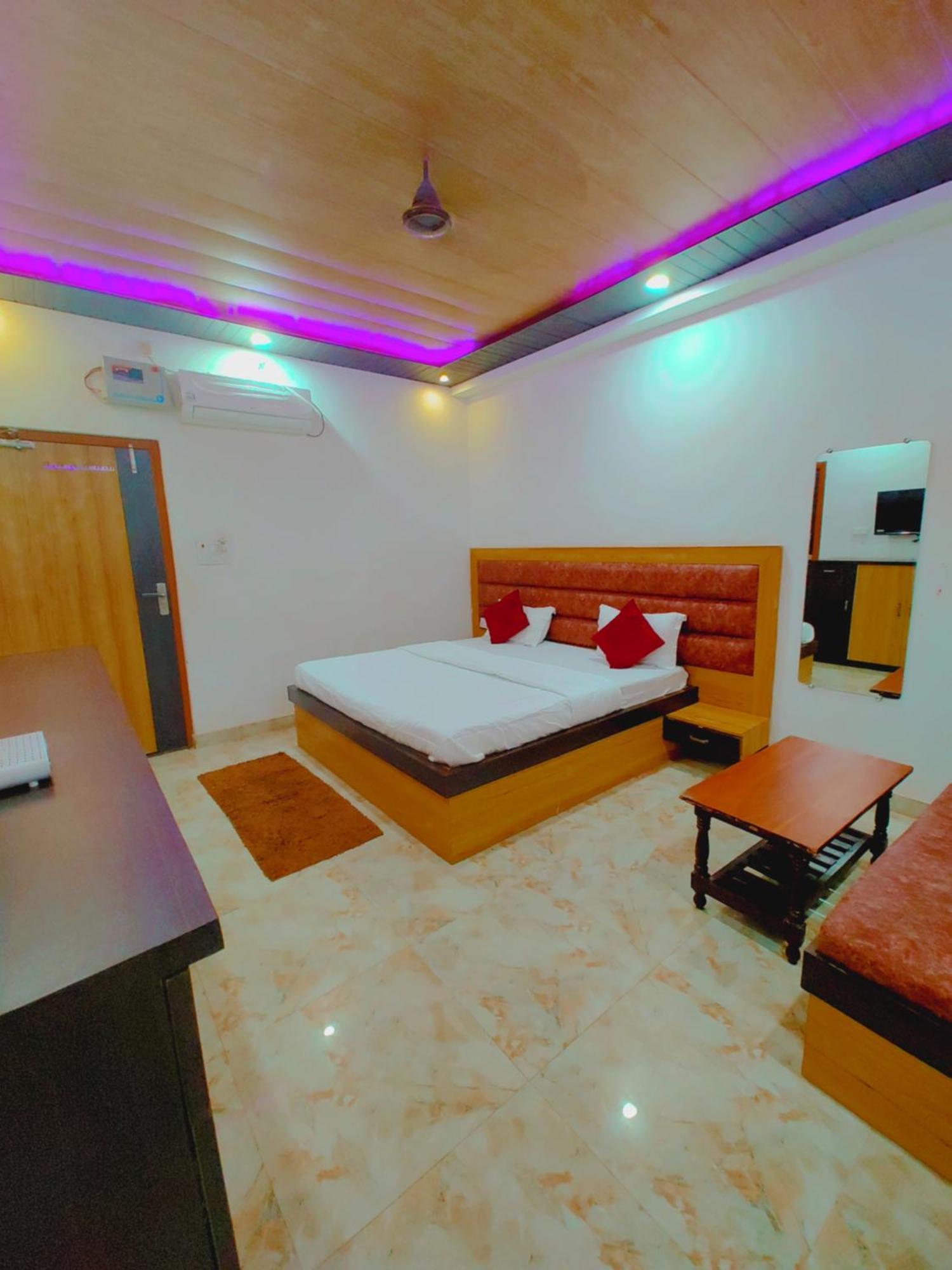 Elegance Hotel And Banquet Ayodhya Ngoại thất bức ảnh
