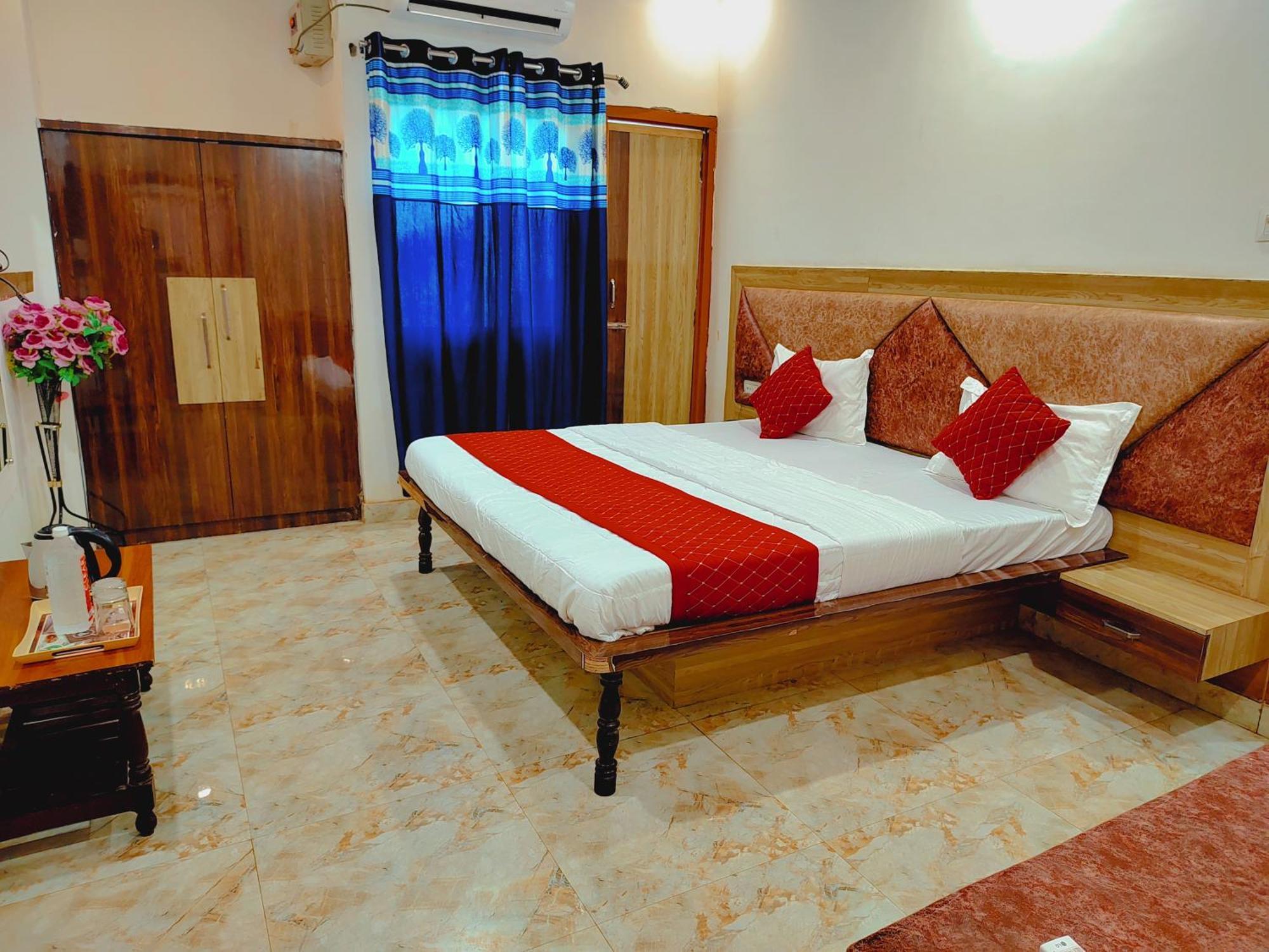 Elegance Hotel And Banquet Ayodhya Ngoại thất bức ảnh