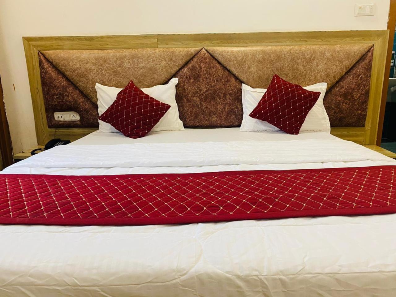 Elegance Hotel And Banquet Ayodhya Ngoại thất bức ảnh