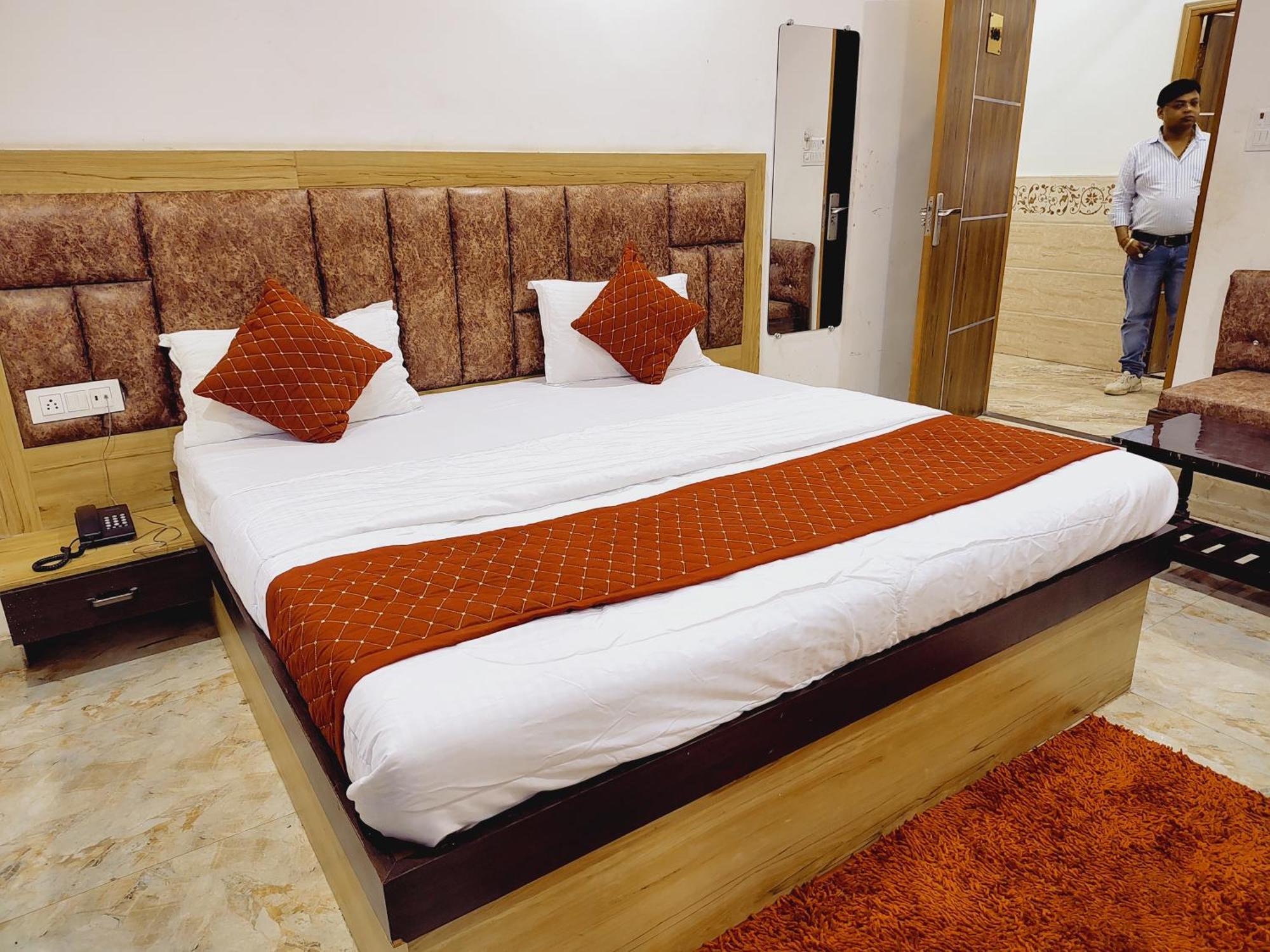 Elegance Hotel And Banquet Ayodhya Ngoại thất bức ảnh