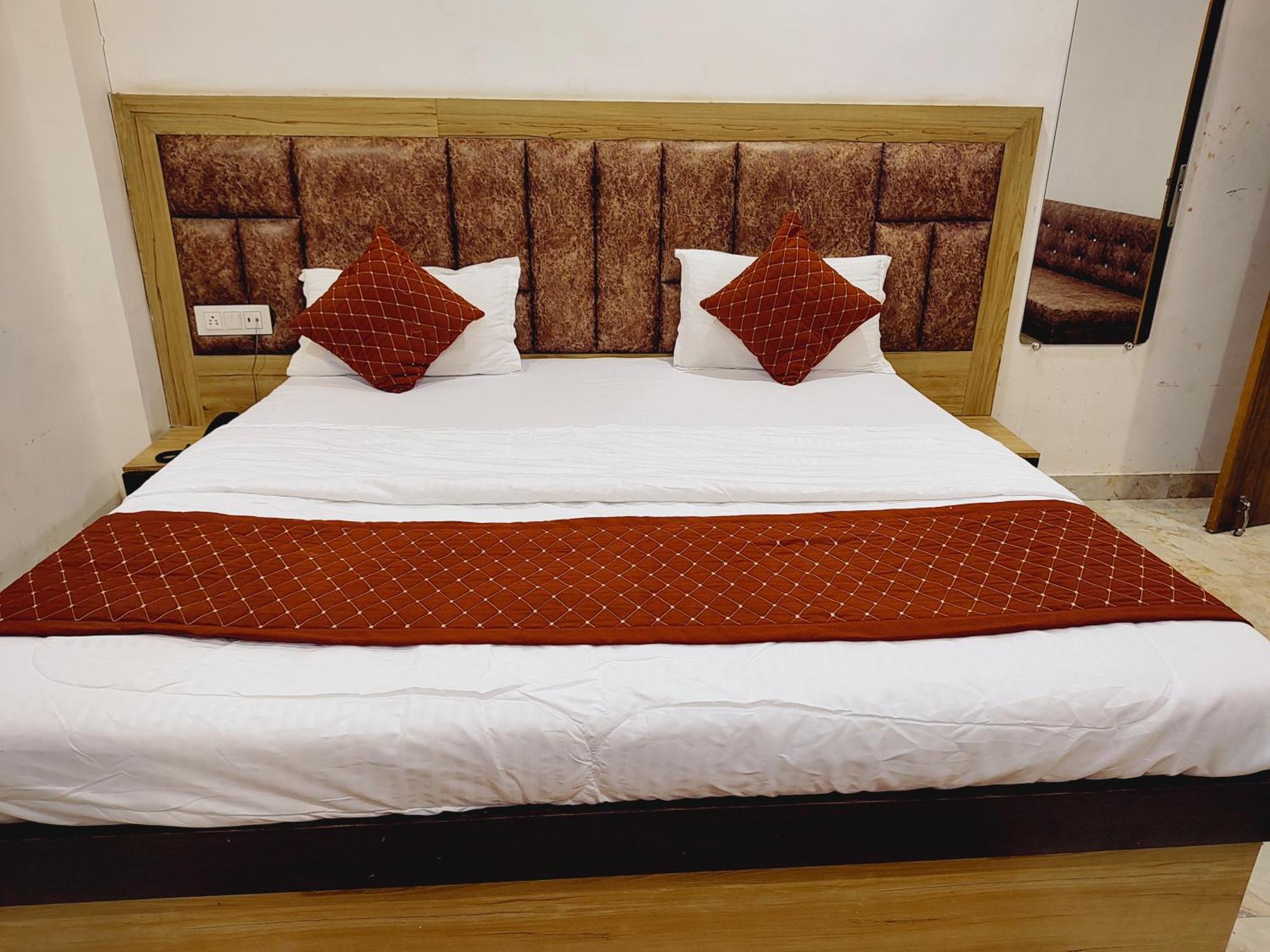Elegance Hotel And Banquet Ayodhya Ngoại thất bức ảnh